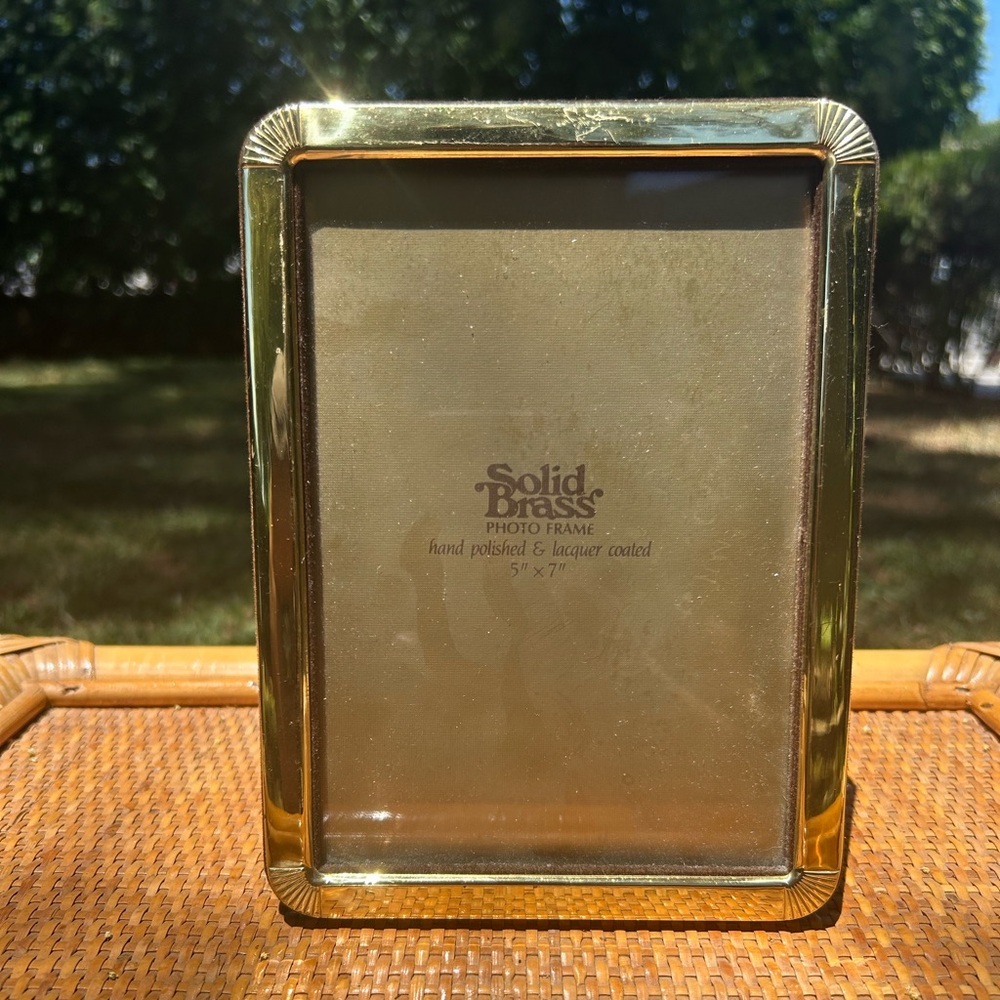 Vintage Brass Picture Frame – 5x7 Gold Metal Frame with Retro Ribbed Corners